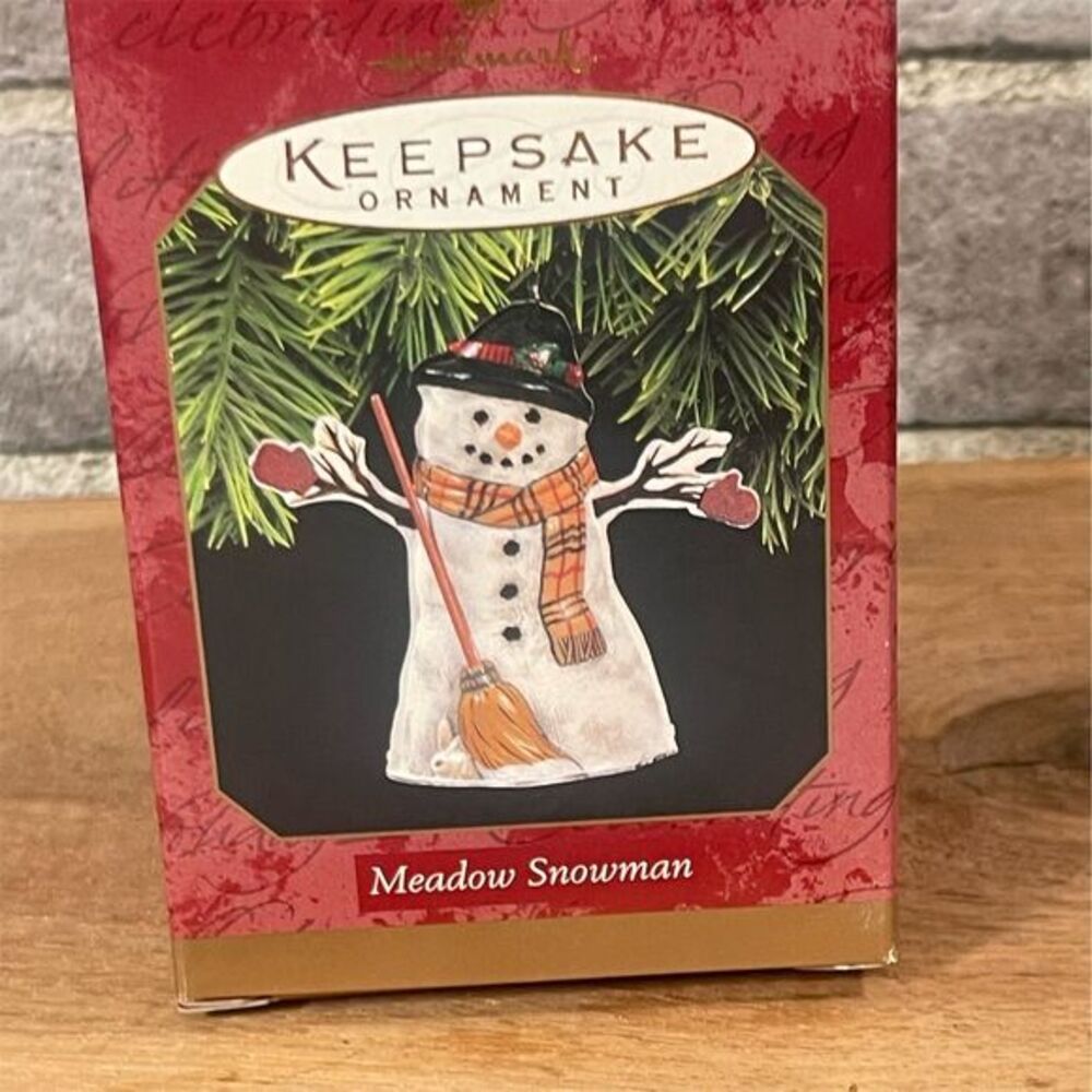 Hallmark Keepsake Ornament 1997 Meadow Snowman White Christmas Vintage Decor